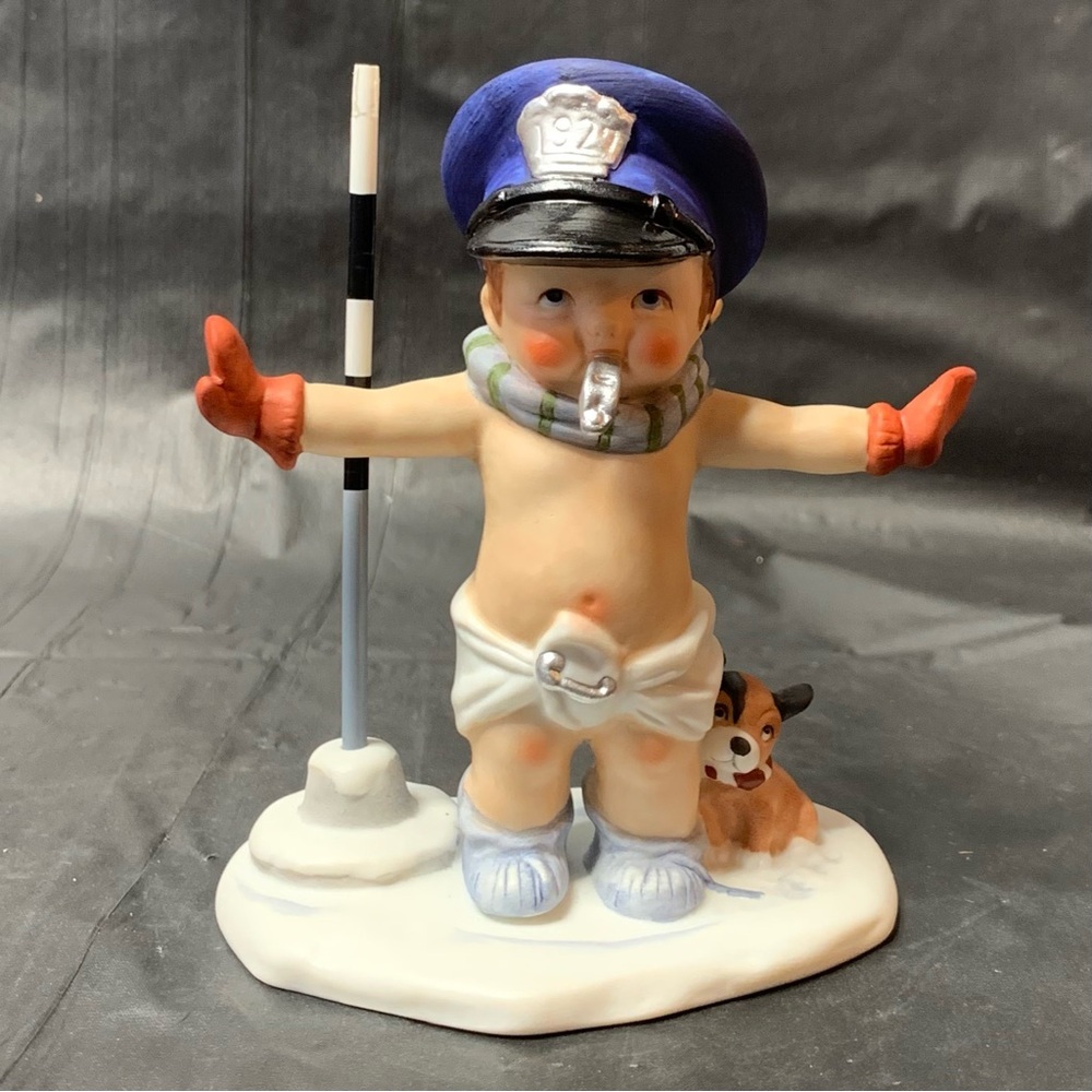 The Heirloom Tradition Winter Guidance Figurine Vintage 1986  Pup Porcelain